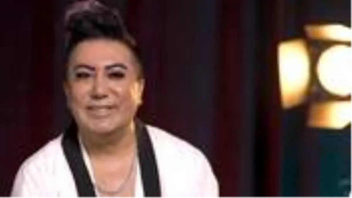 Murat Övüç\'ün babasının mezarı başında granit mezar taşı reklamı yapması tepki topladı