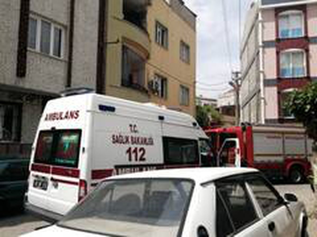 Ocağın üzerinde unutulan yemek yangın çıkardı