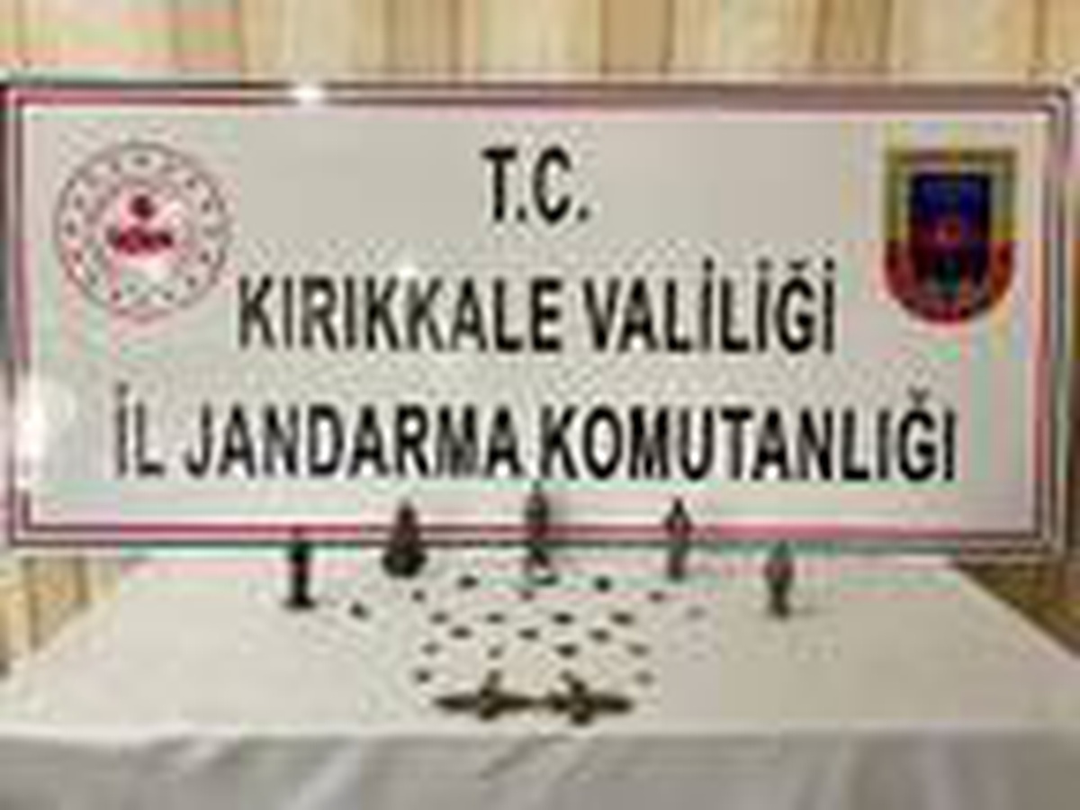 Tarihi eserleri jandarmaya satmaya çalışan 2 şüpheli yakalandı