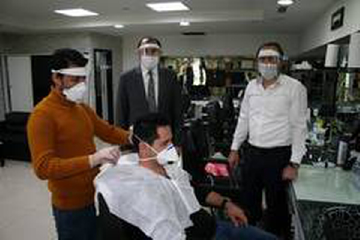 Van\'daki berberler, kuaför ve güzellik salonlarına siperlik maske