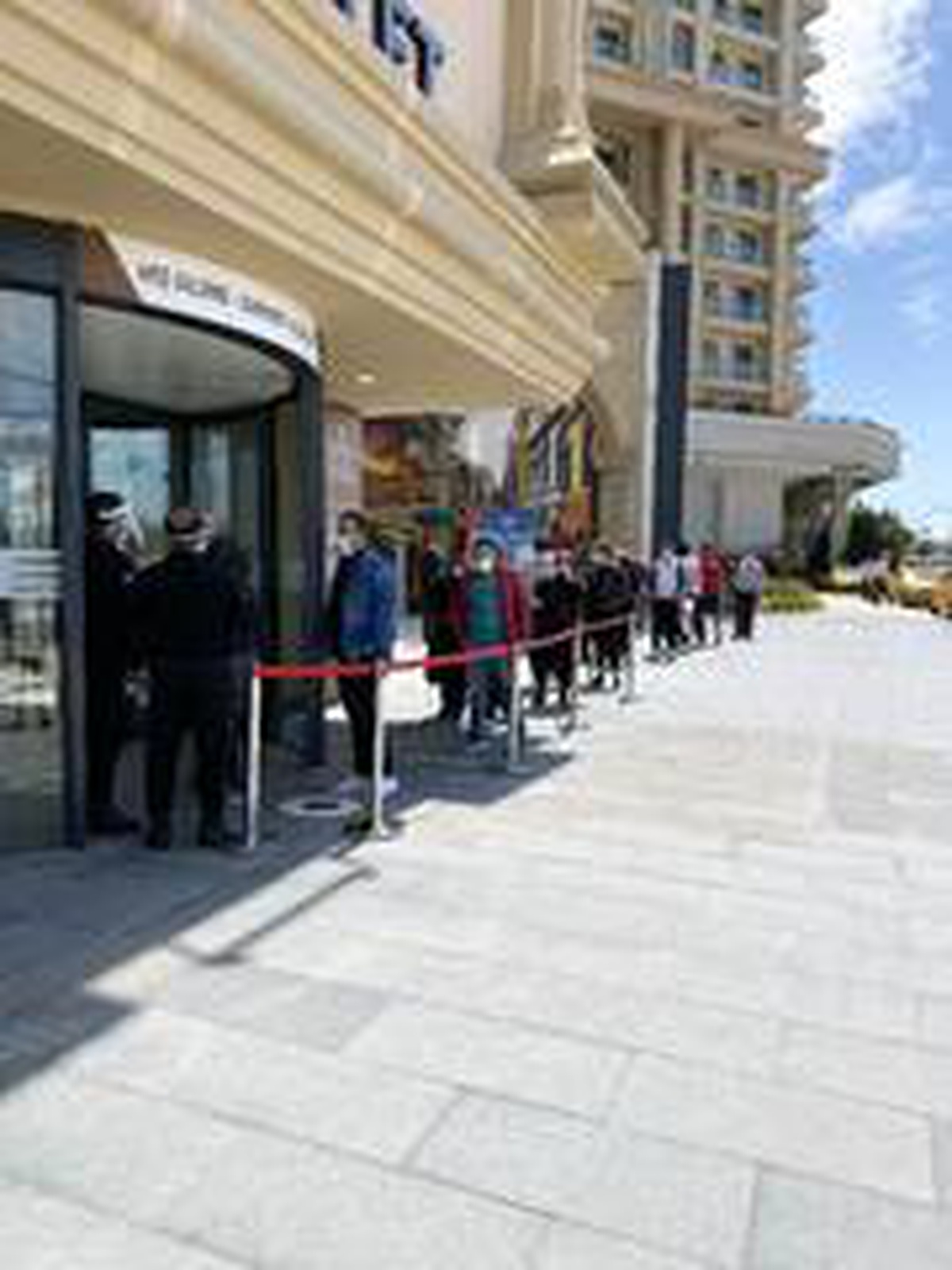 Ziyaretçiler alışveriş merkezlerinin yeni dönemine hızlı alıştı