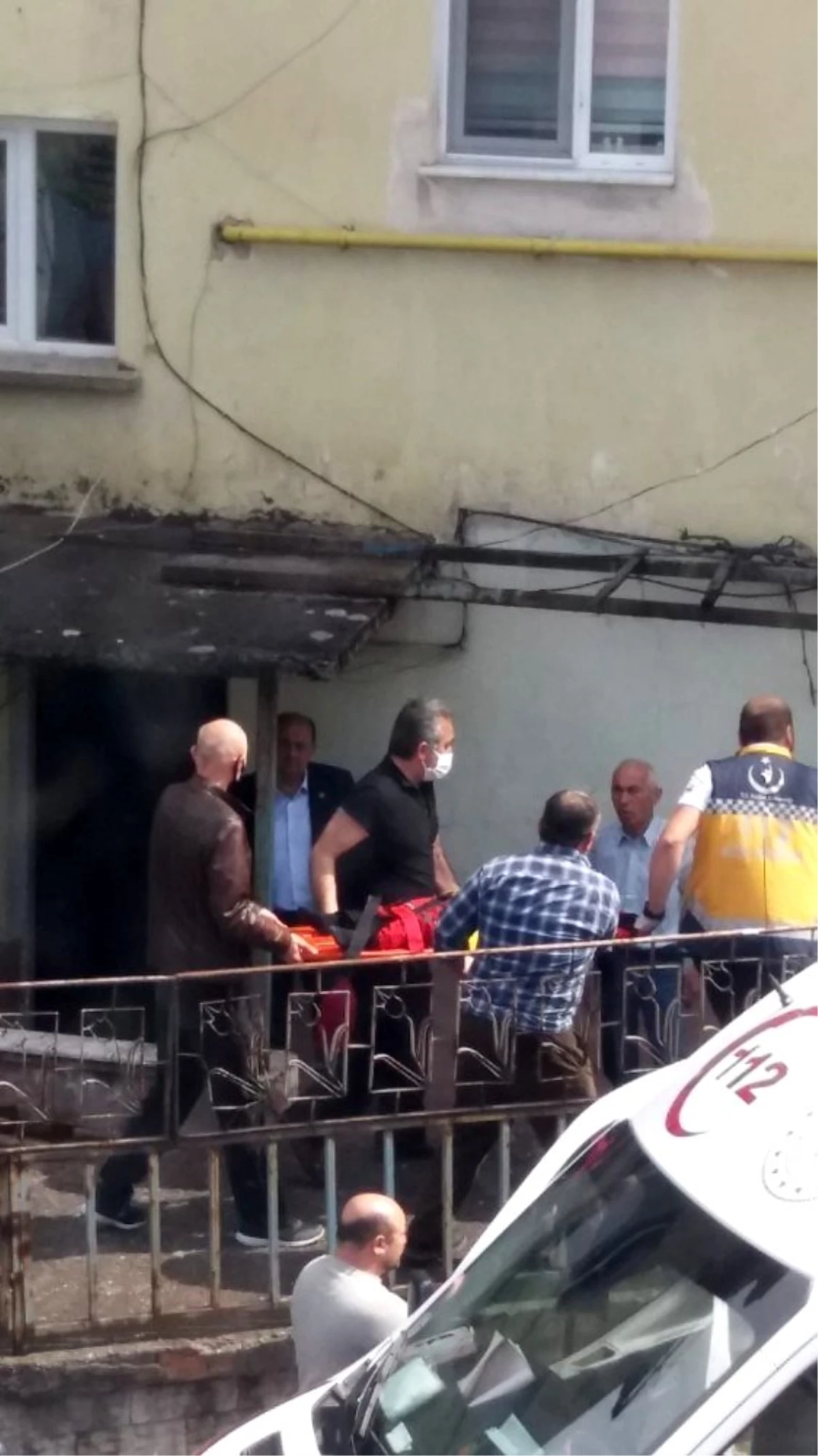 Zonguldak\'ta 3 kattan düşen çocuk hastaneye kaldırıldı