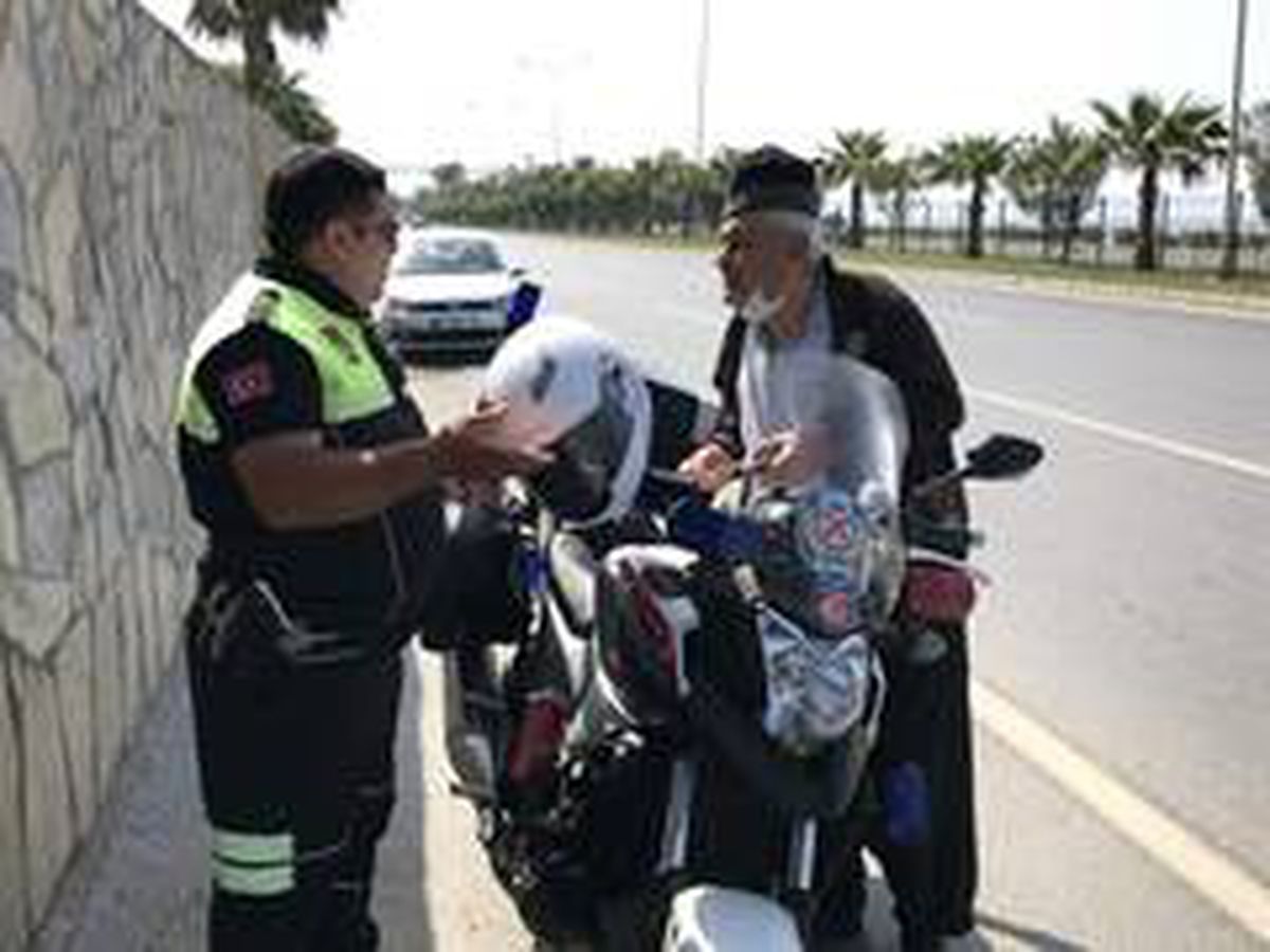 Antalya\'da 84 yaşındaki adam kamyonetiyle trafiği bir birine kattı