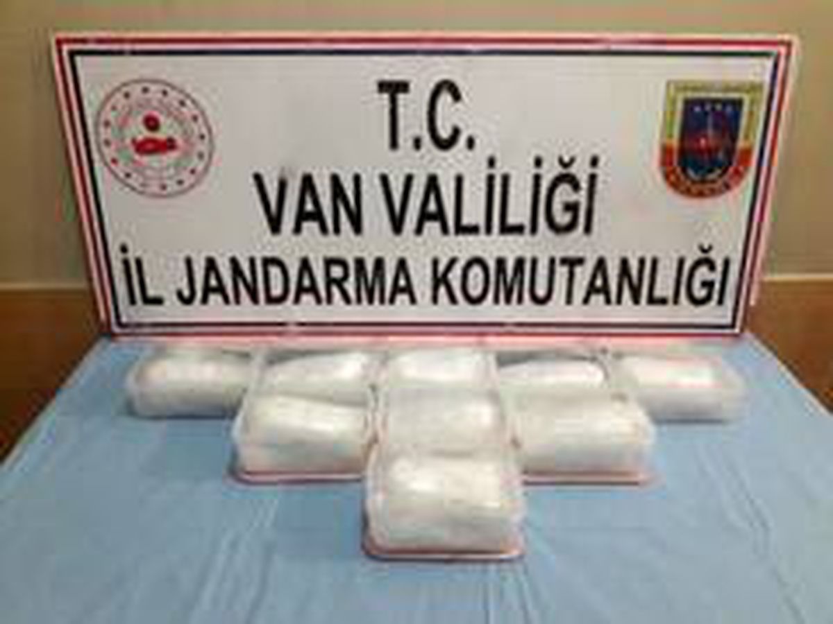 Başkale\'de 9 kilogram metamfetamin ele geçirildi