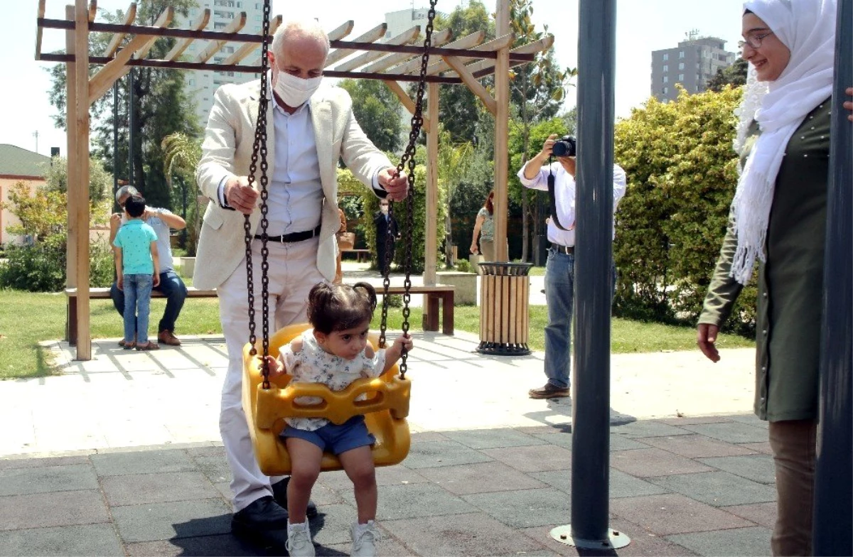 Başkan Gültak, parklara akın eden çocuklarla buluştu