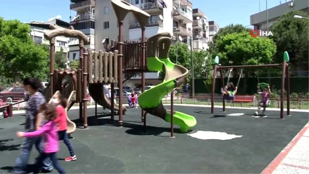 Çocuklar parklara koştu