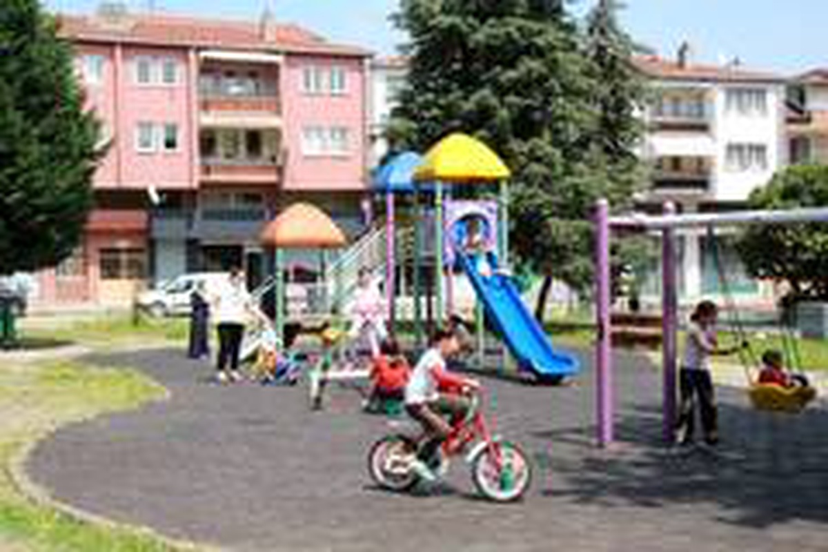 Günler sonra dışarı çıkan çocuklar Kocaeli\'de parkları doldurdu