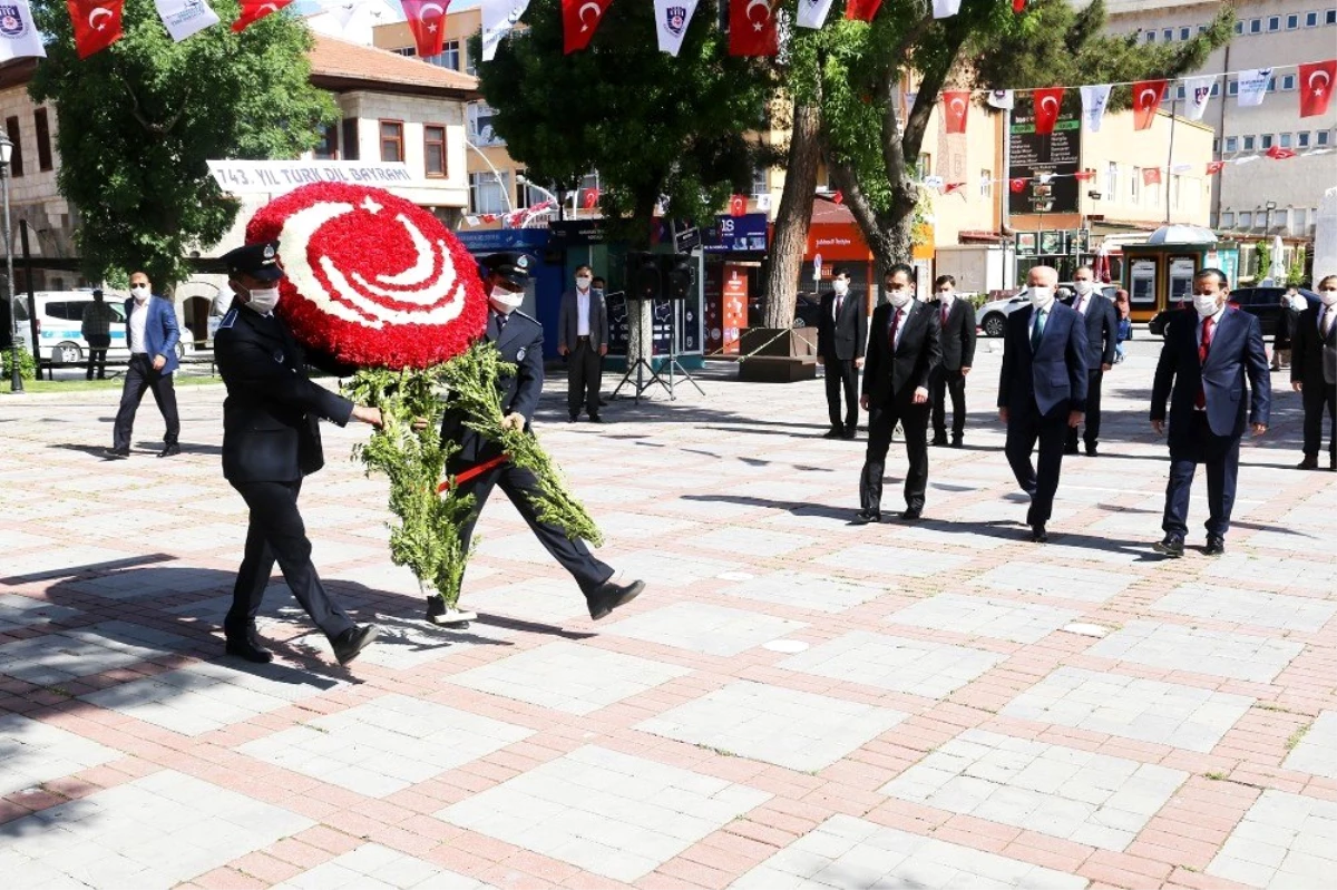 Karaman\'da 743. Türk Dil Bayramı sade bir törenle kutlandı