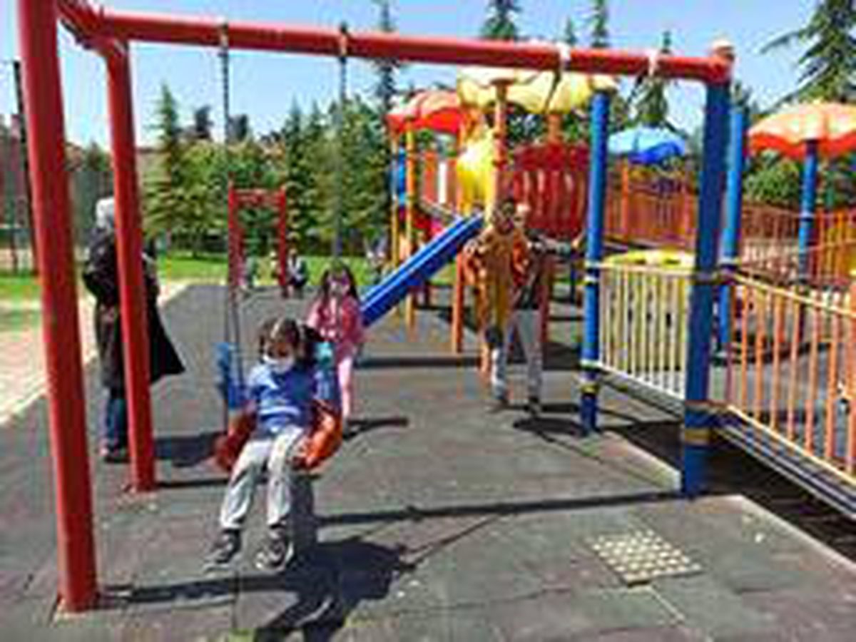 Malatya\'da 4 saatlik izinde çocuklar parklara koştu