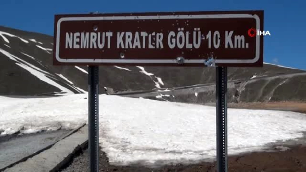 Mayıs ayında Nemrut\'ta kayak keyfi