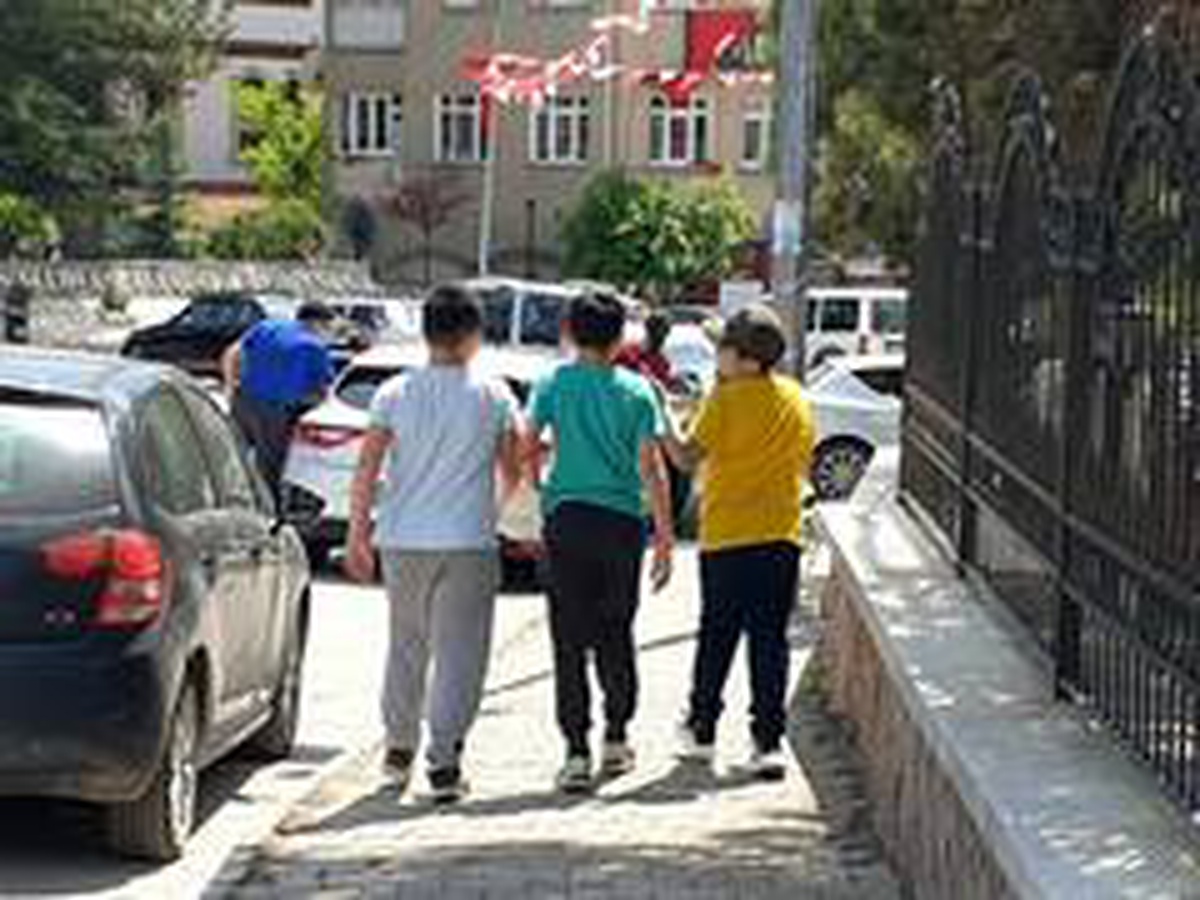 Nallıhan\'da 14 yaş altı çocuklar uzun zaman sonra dışarı çıktı