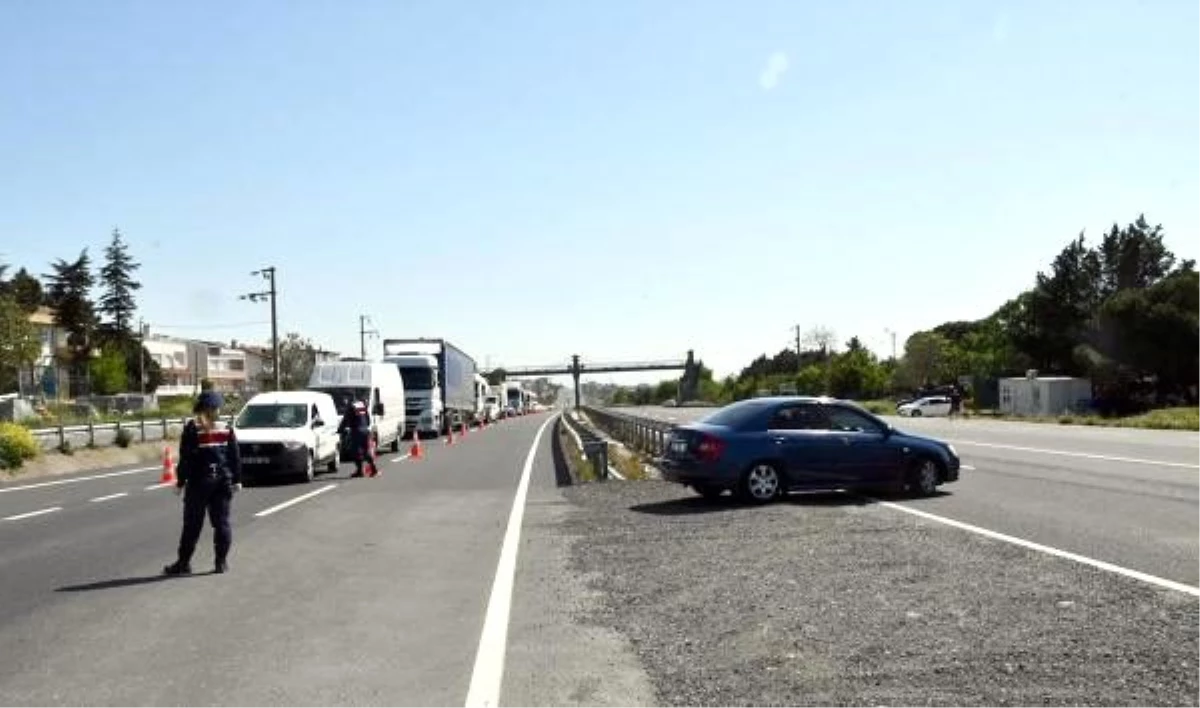 Tekirdağ\'da kaldırılan seyahat kısıtlamasını yanlış anlayıp İstanbul\'dan yola çıkan vatandaşlar, geri çevrildi