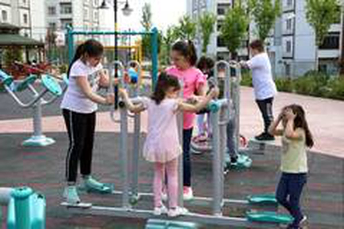 Suluova\'da parklar çocuklar gibi şendi bugün
