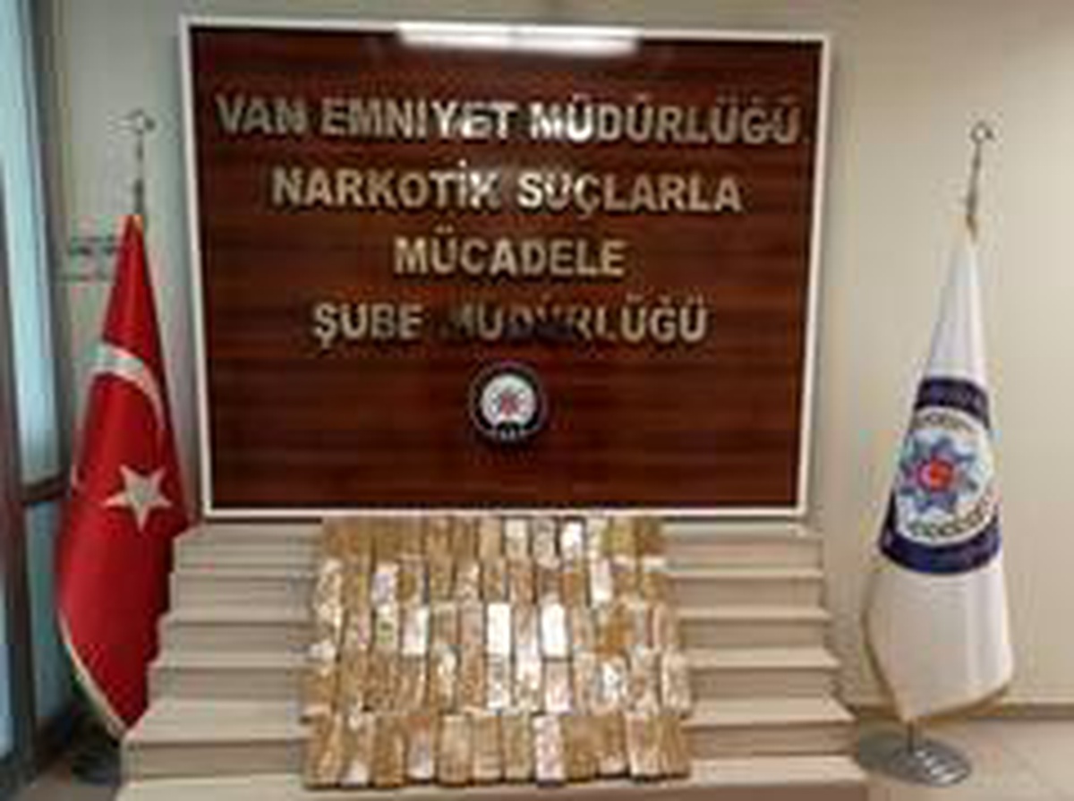 Van\'da toprağa gömülü 38 kilo 670 gram eroin ele geçirildi