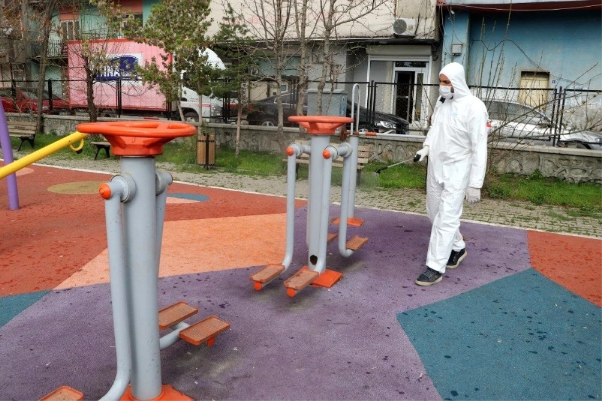 Ağrı\'da parklar çocuklar için dezenfekte edildi