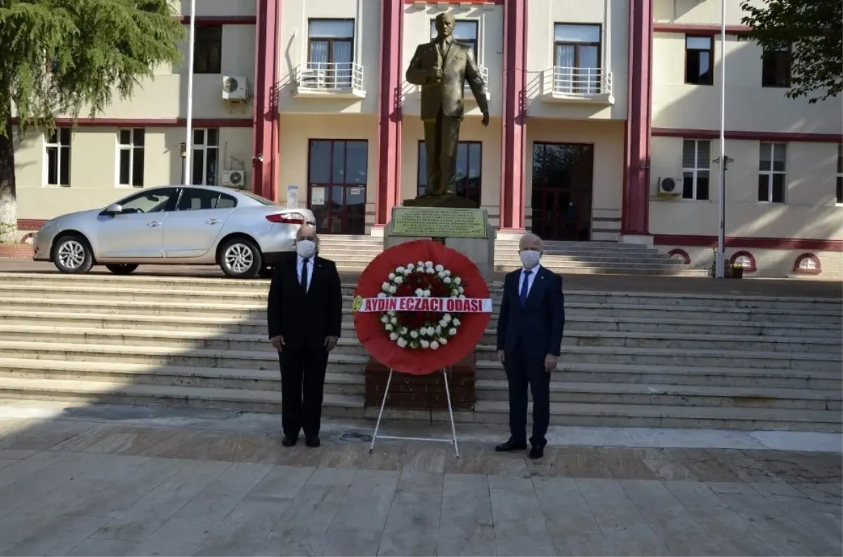 Eczacılar, "Hastalıkta Sağlıkta Eczacınız Yanınızda" sloganı ile günlerini kutladı