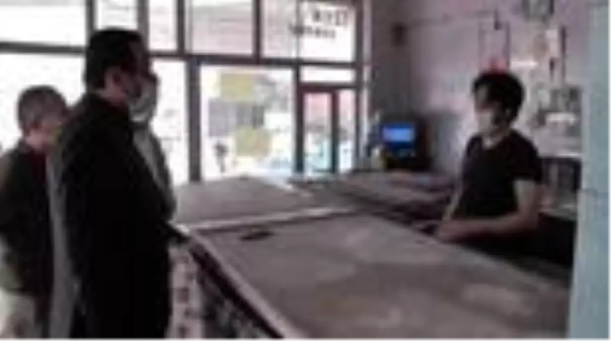 Erdemoğlu Ailesi, 152 bin TL\'lik veresiye defterlerini satın alarak gönüllere dokundu