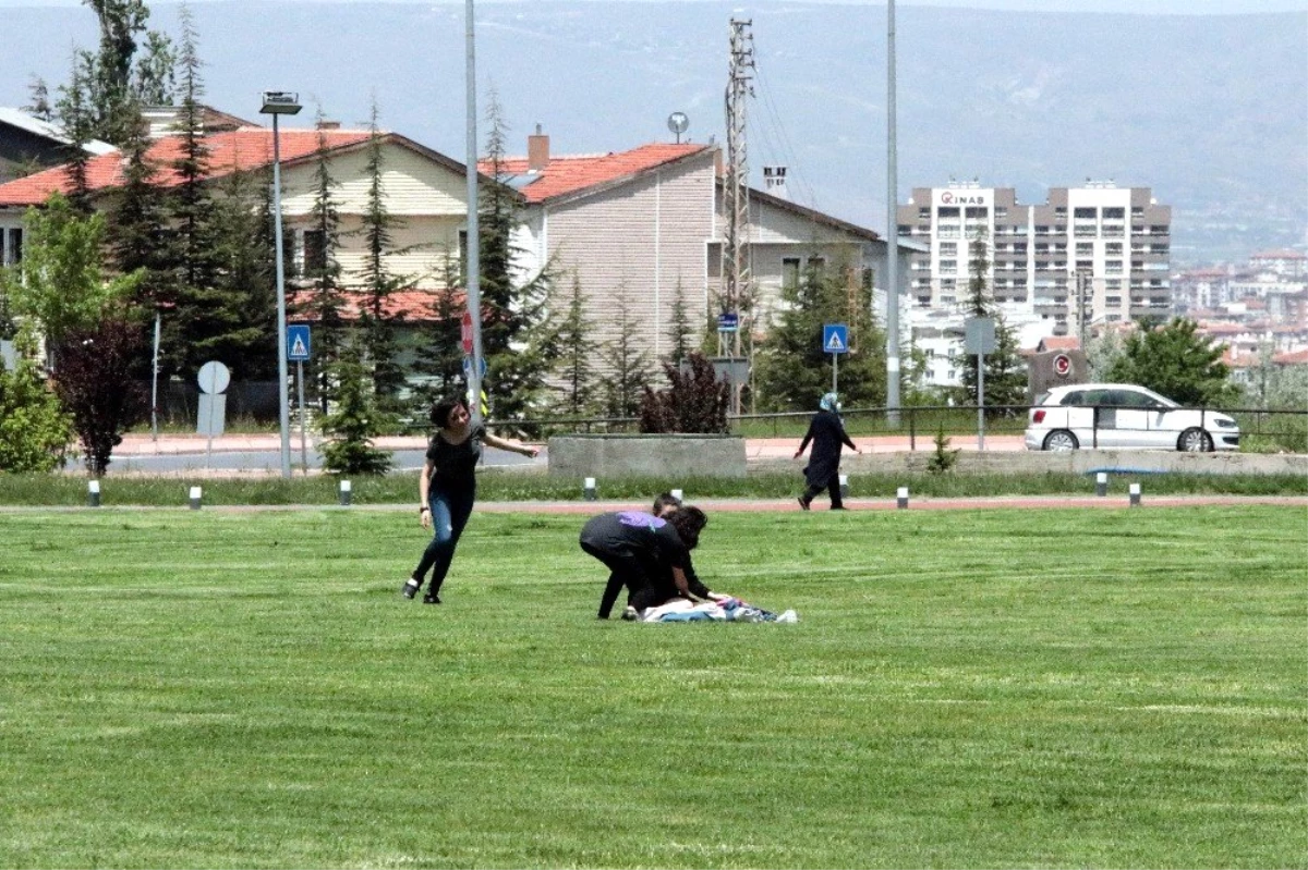 42 gün sonra evden çıkan gençler, gönüllerince eğlendi