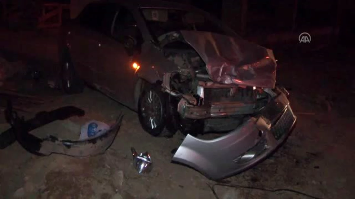 Aksaray\'da şüpheli aracı kovalayan polis ekibi kaza yaptı