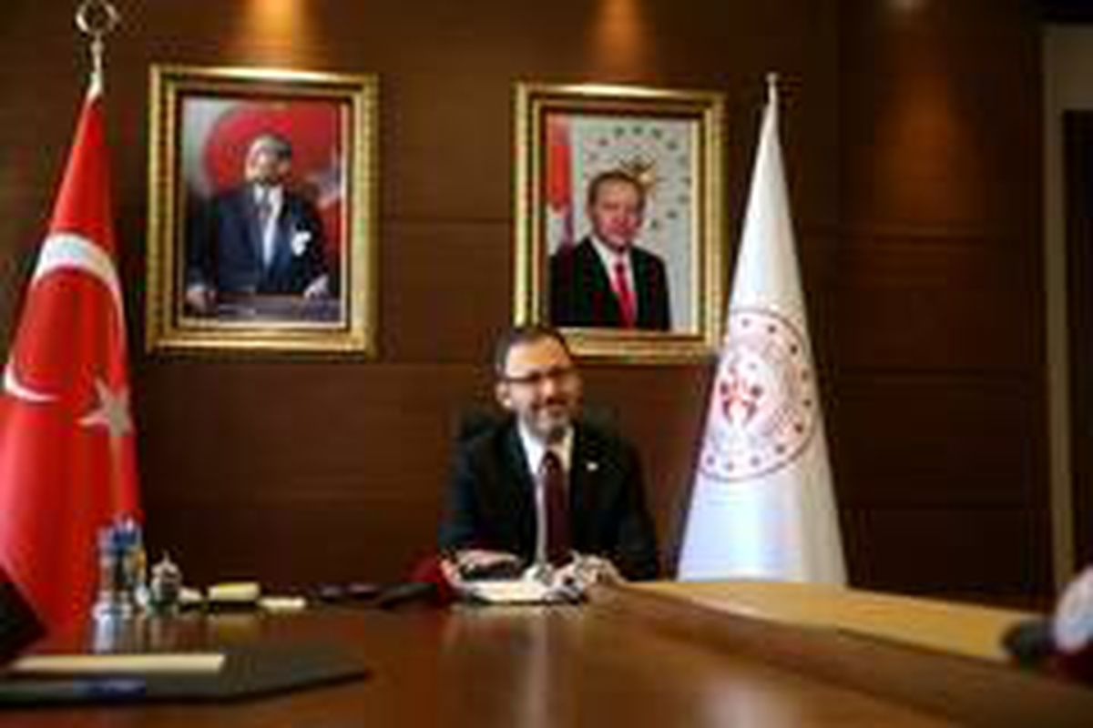 Bakan Kasapoğlu: "Adanalı taraftarlarımızın talepleri ve Adanalı sporseverlerin mutluluğu bizler...