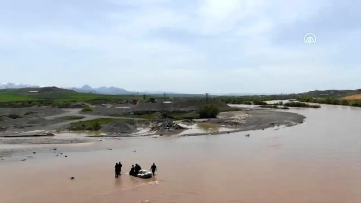 (DRONE) Aras Nehri\'nde sulara kapılan çobanın cansız bedenine ulaşıldı