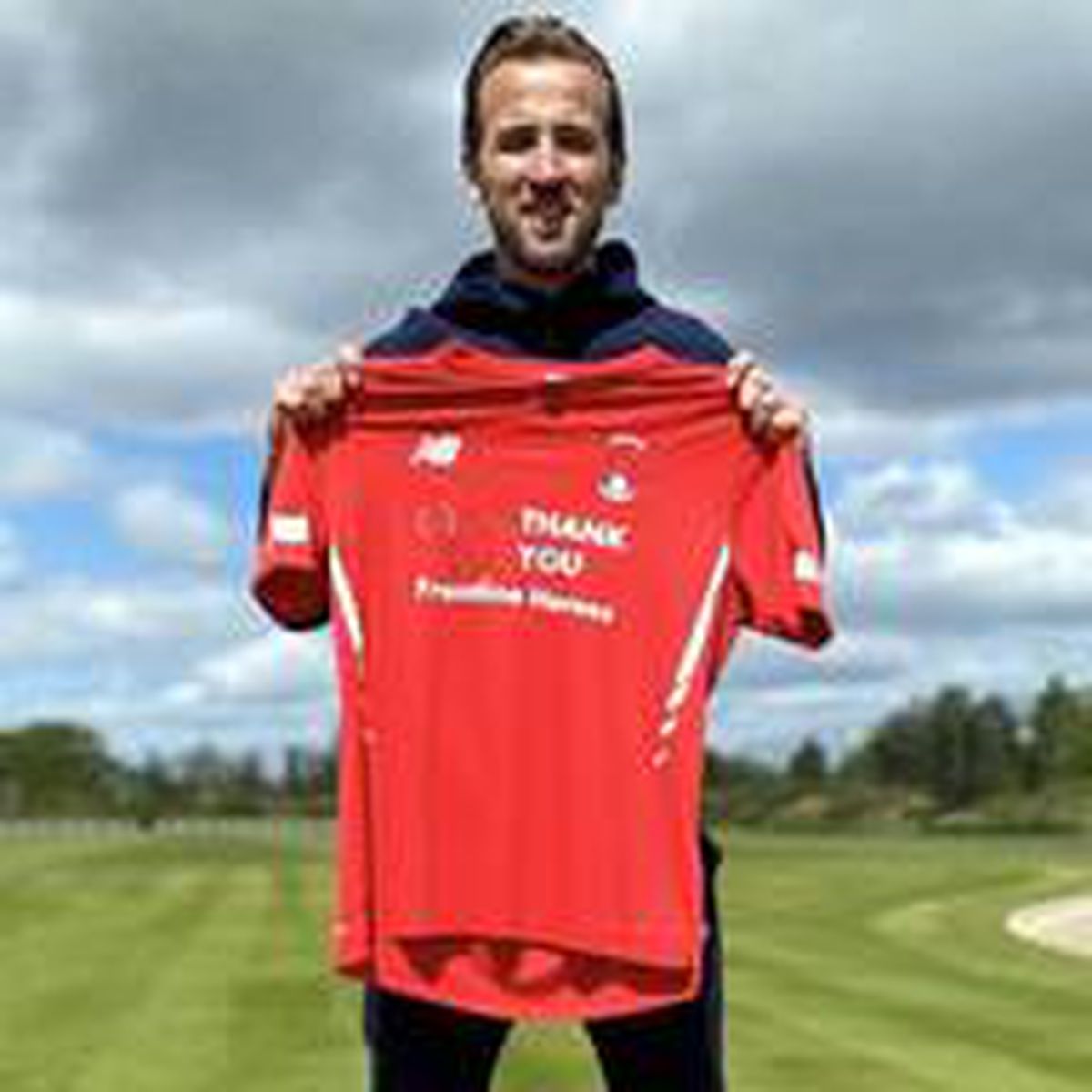 Harry Kane, eski takımı Leyton Orient\'e forma sponsoru oldu