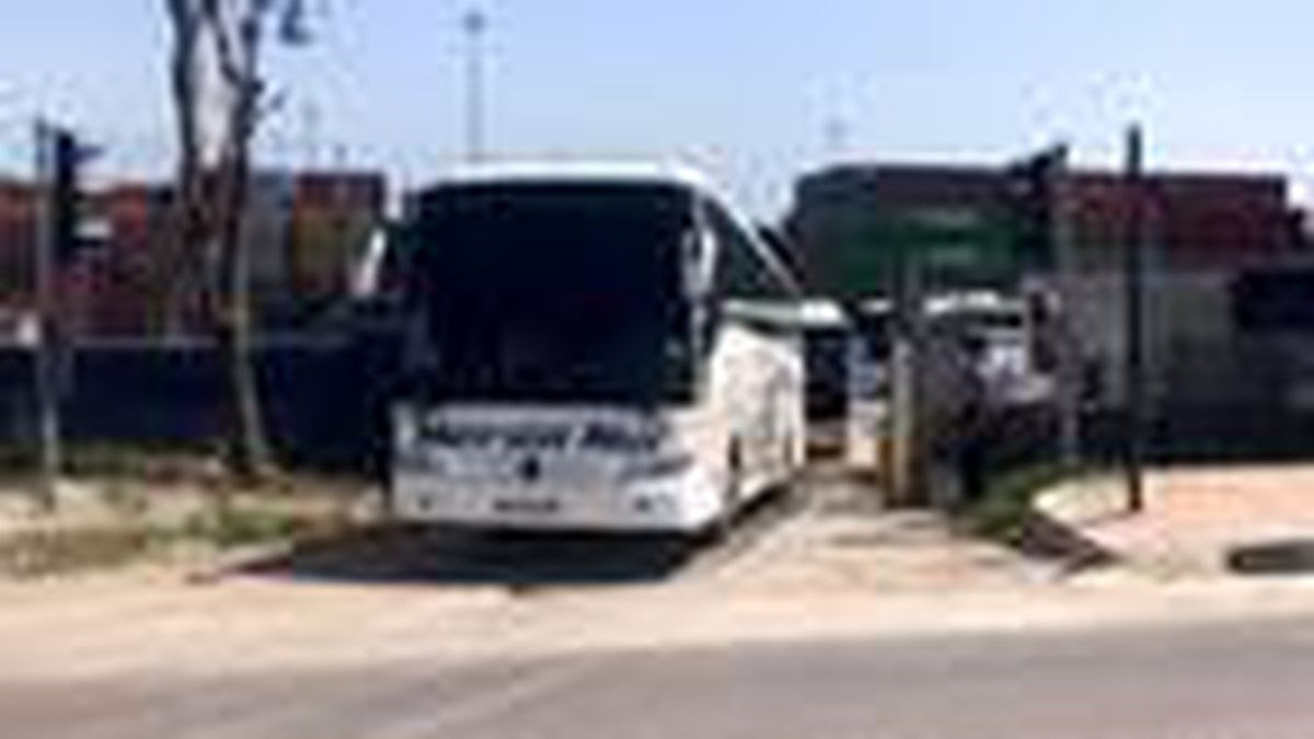 KKTC\'den Mersin Limanı\'na getirilen tarım işçileri, karantina için Adıyaman\'a götürüldü