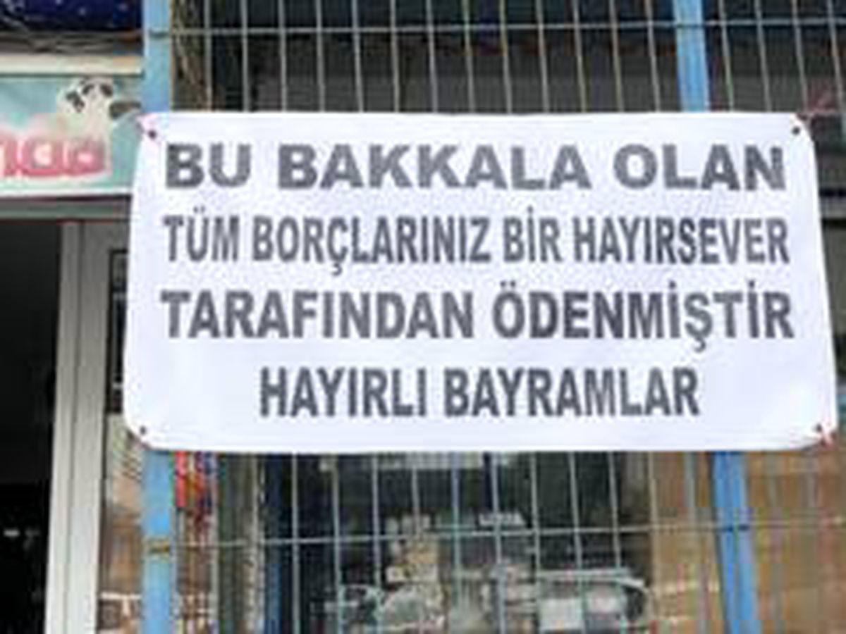 Önce veresiye borçları ödediler sonra pankart astılar