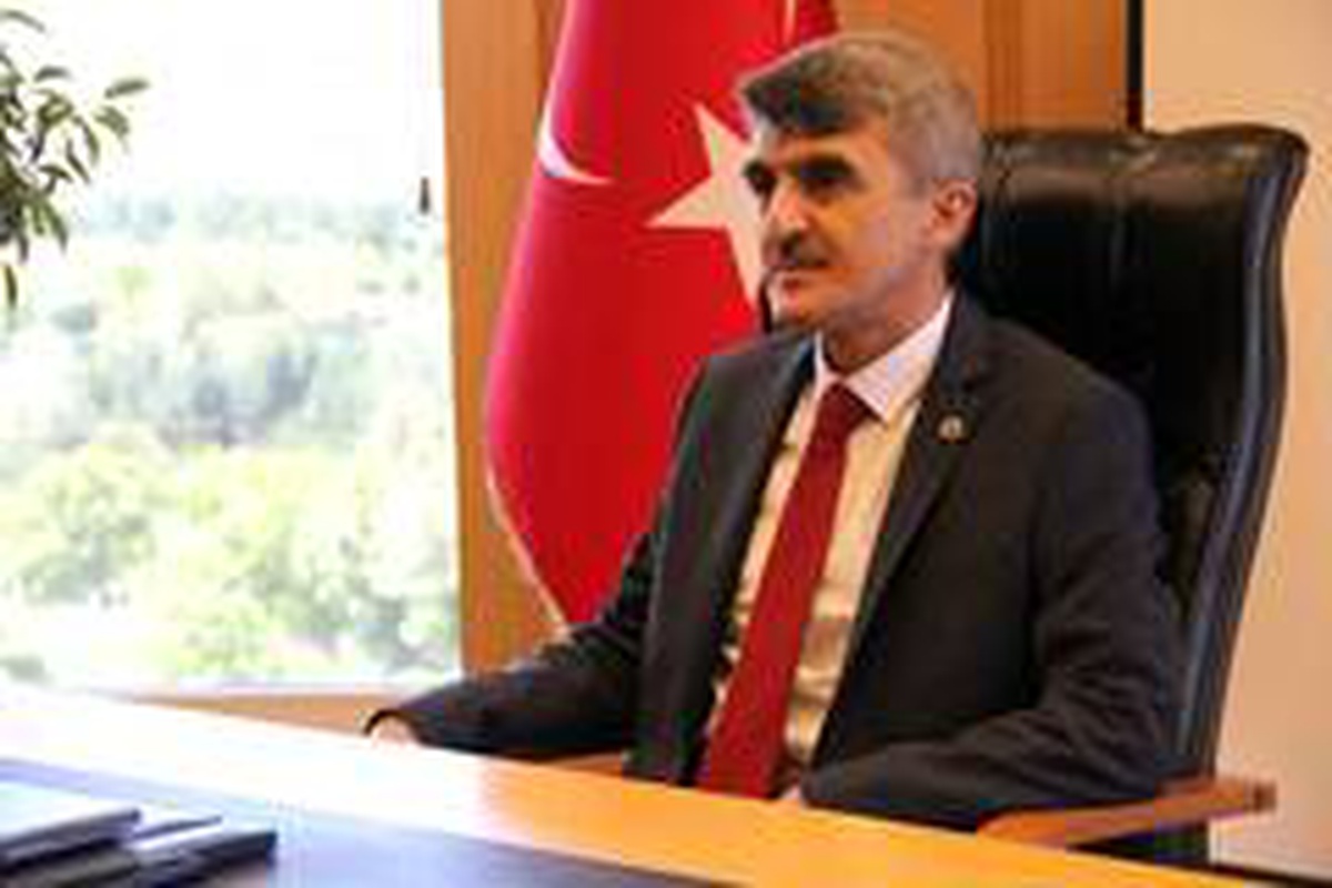 Rektör Kazım Uysal: "Kardeşliğe kurşun sıkan eli kanlı terör örgütünü kınıyorum"