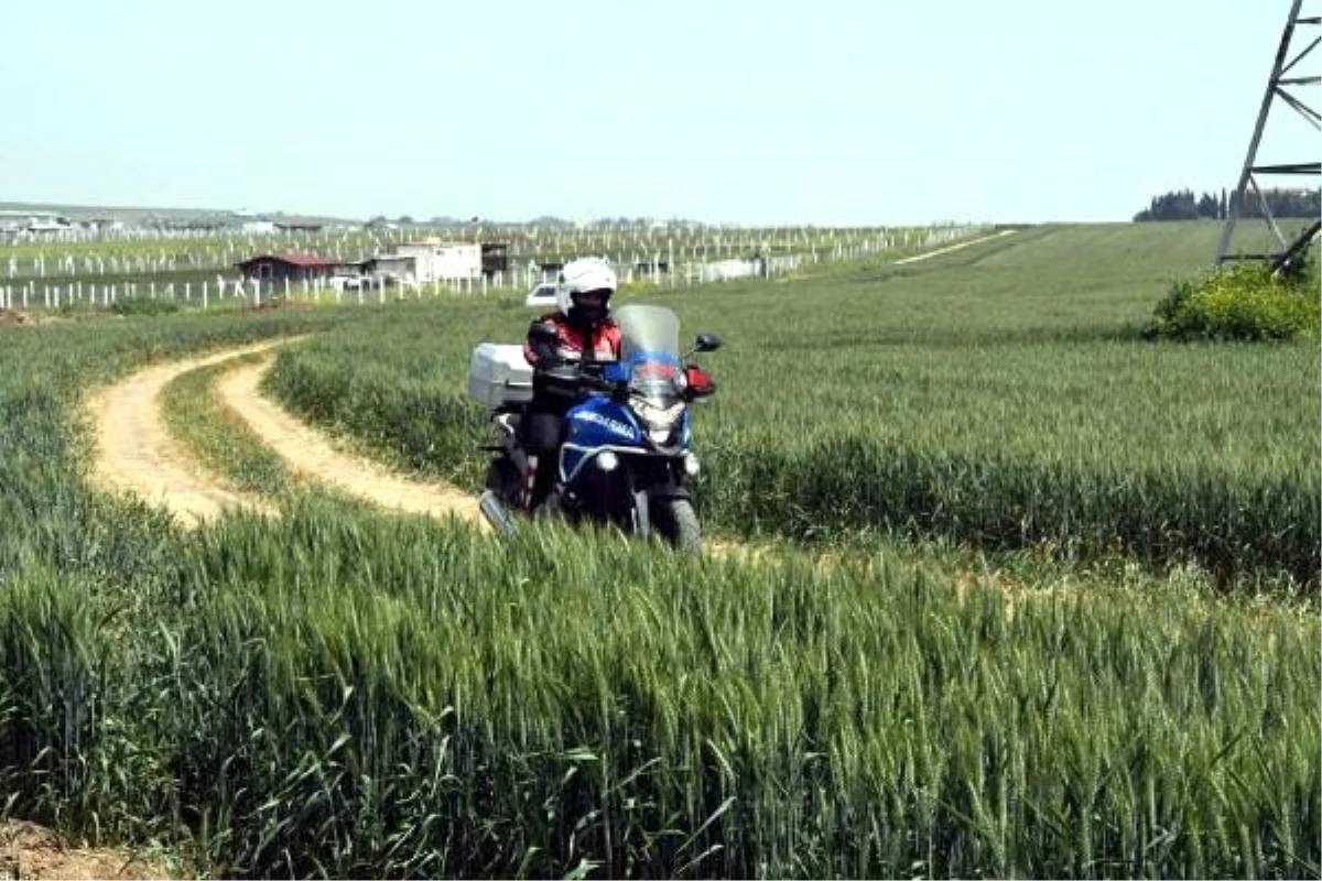 Tekirdağ sınırındaki tarlalarda, jandarmadan motosikletli denetim