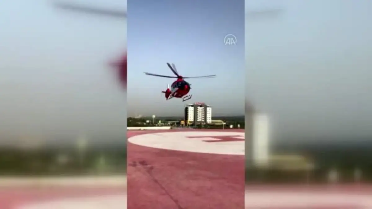 Üzerine sıcak su dökülen bebek, ambulans helikopterle Ankara\'ya götürüldü