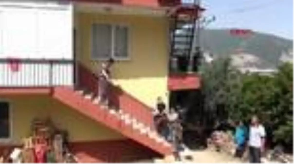 ANTALYA Öğretmenlerden engelli gence evinde özel konser