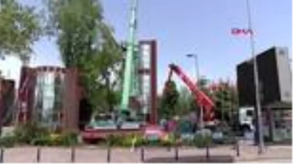 BEŞİKTAŞ MEYDANI\'NDAKİ ATATÜRK ANITI KALDIRILIYOR