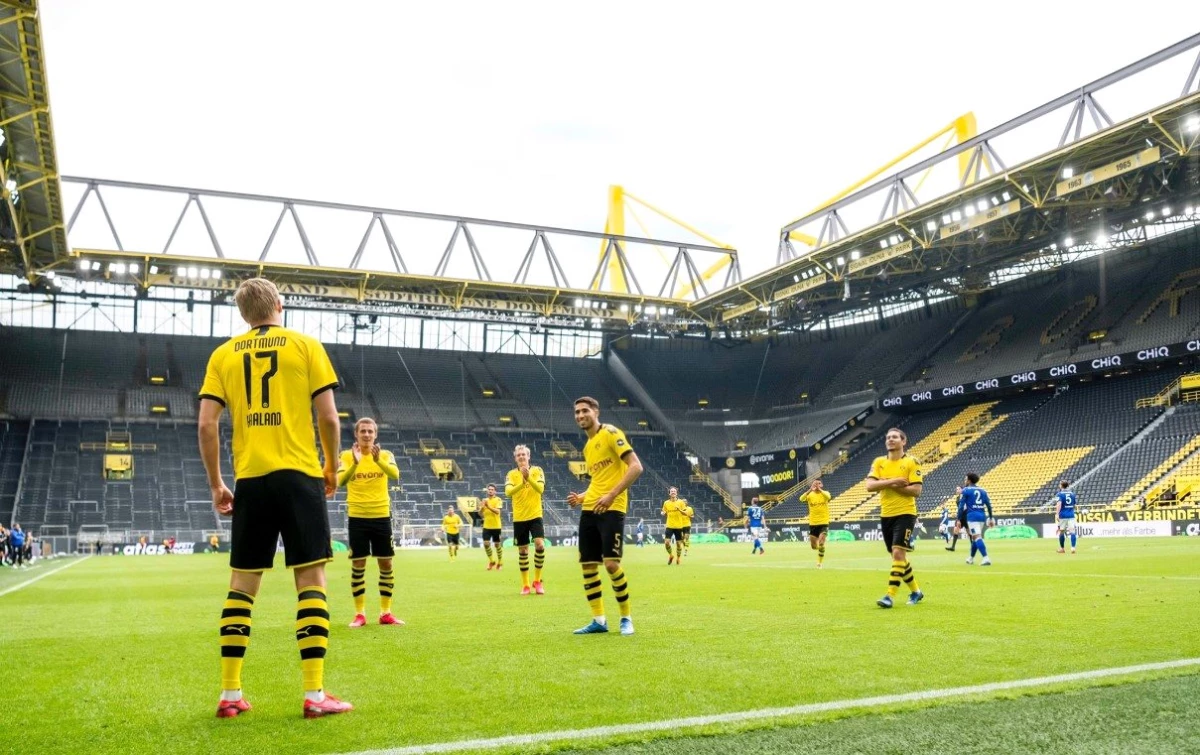 Borussia Dortmund, sahasında Schalke 04\'ü 4-0 mağlup etti