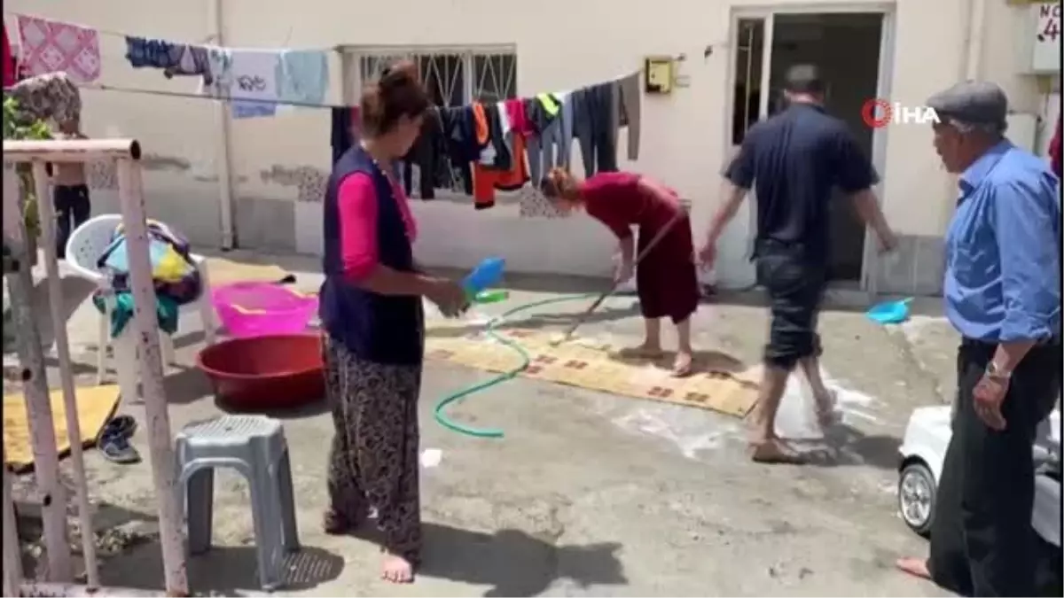 Karantinaya alınınca kendilerini temizliğe verdiler