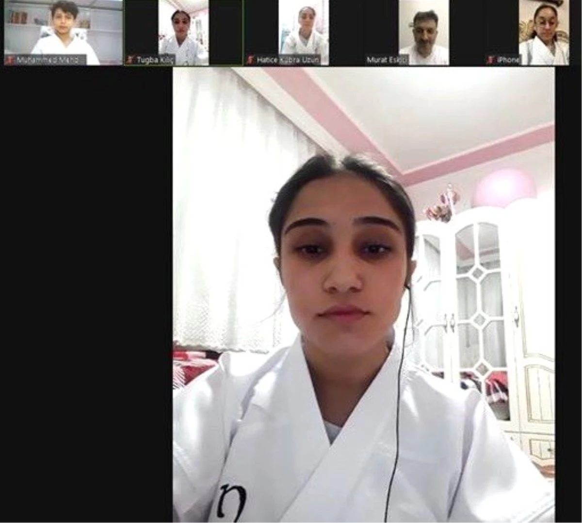 Karate sporcuları video konferans ile bir araya geldi
