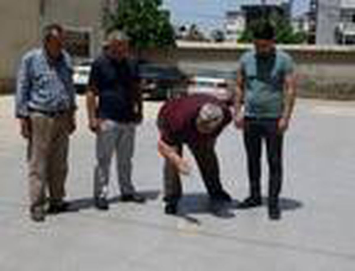 Rekor sıcakta yolda yumurta pişirdiler