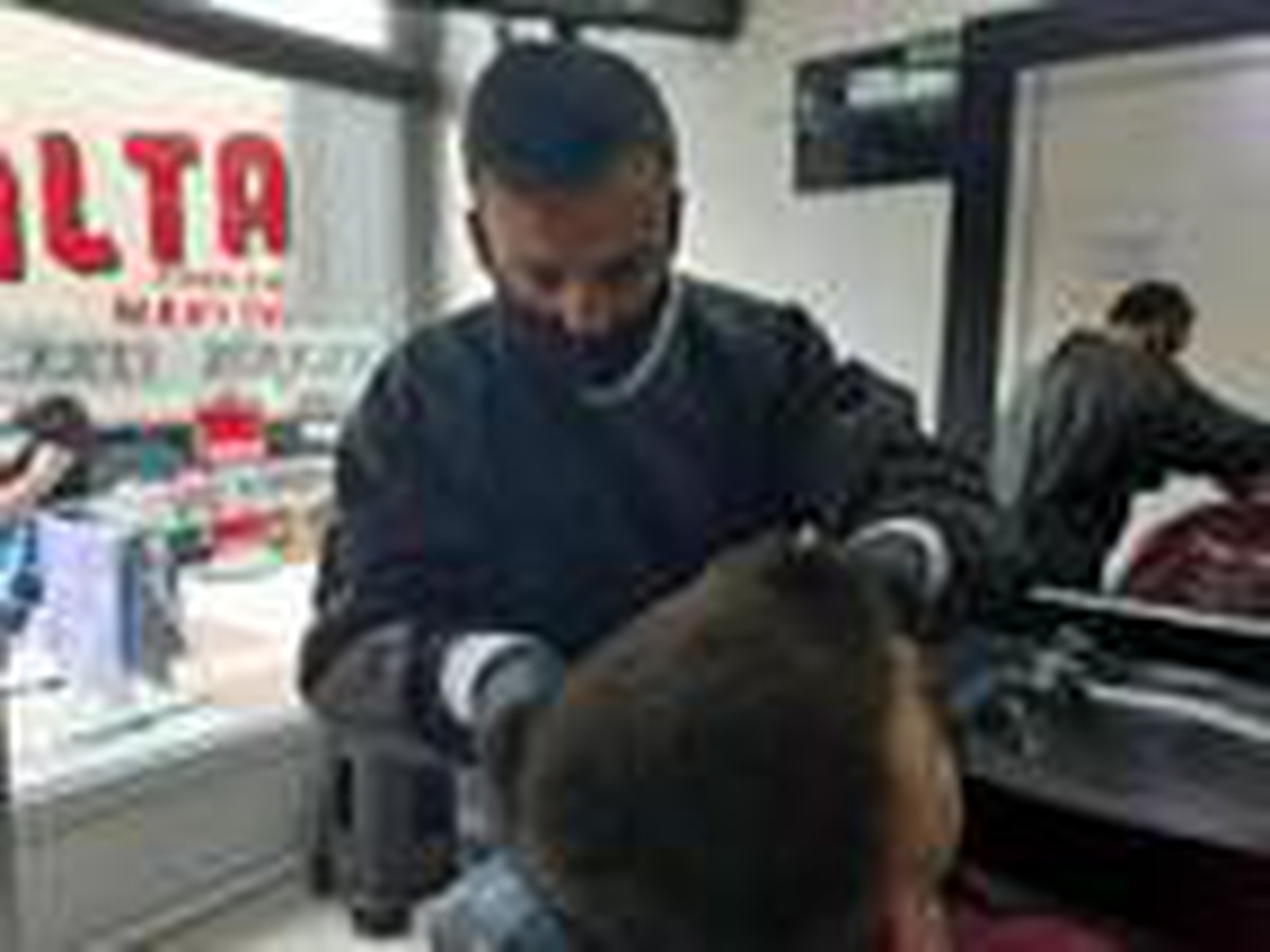 Uşak\'ta 26 berberin Covid-19 testi pozitif çıktı