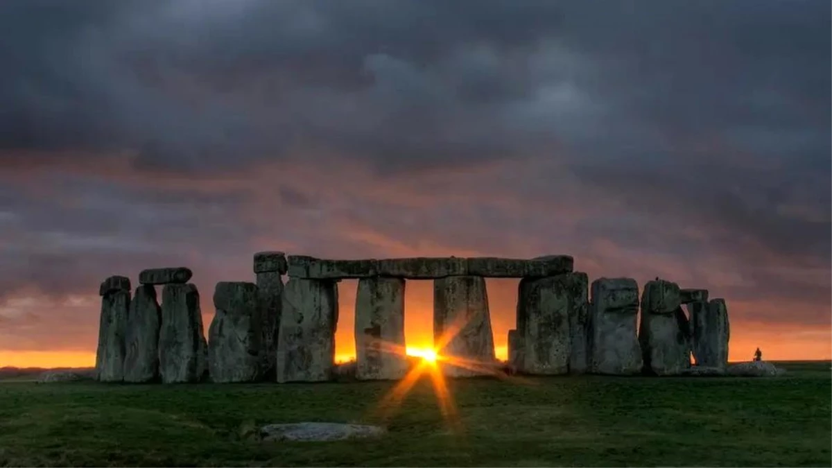 21 Haziran: İngiltere\'nin Neolitik dönem anıtı Stonehenge\'de yaz gün dönümü canlı yayınla...