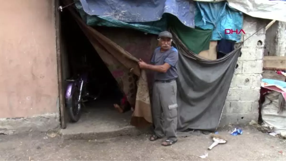 ADANA Barakada yaşamlarını sürdüren aile yardım bekliyor