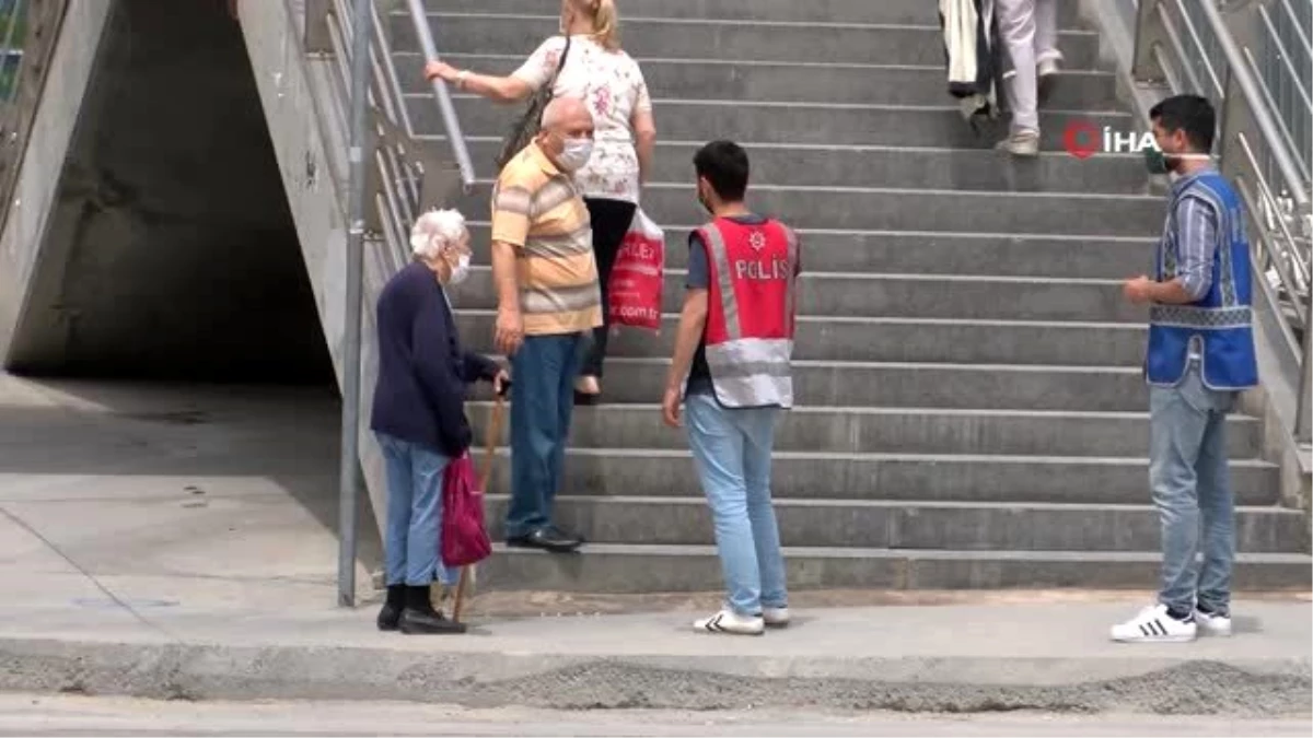 Asansör bozuk olunca yaşlı vatandaşları polisler sahile taşıdı