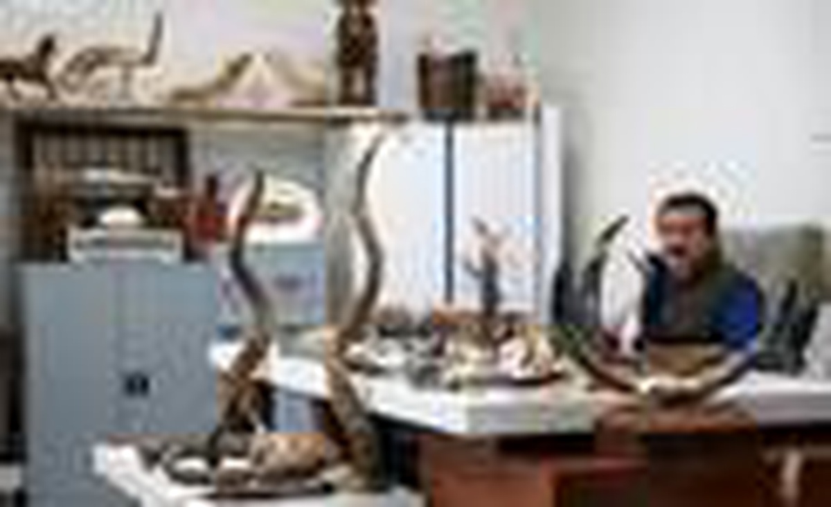 Atık boynuzları sanat eserine dönüştürüyor