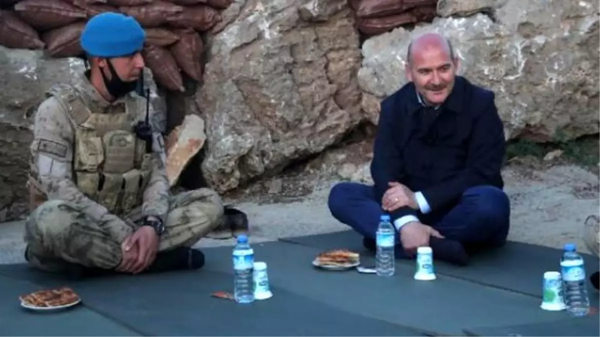 İçişleri Bakanı Süleyman Soylu, Namaz Dağı bölgesindeki askerlerle birlikte iftar yaptı