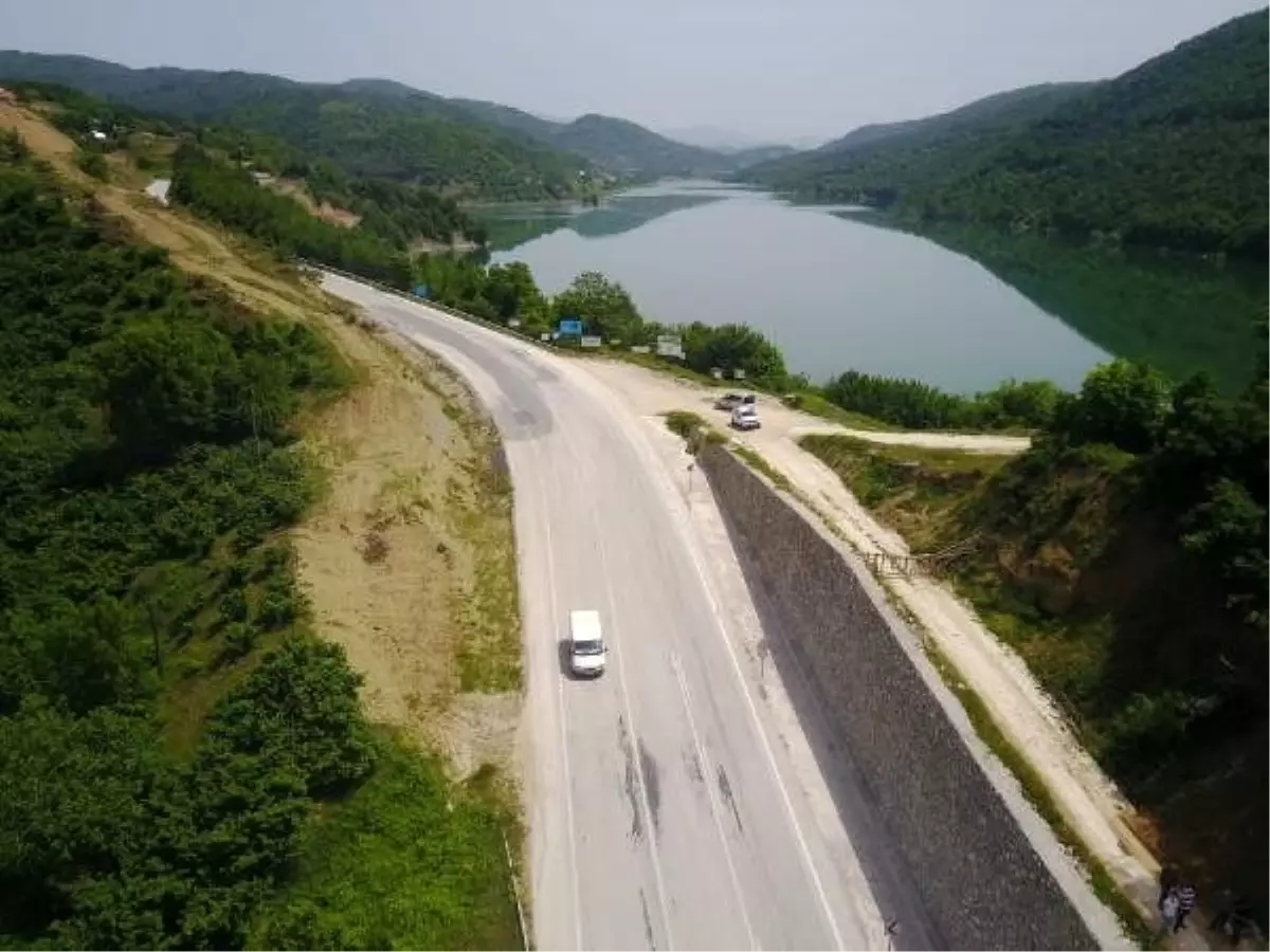 İlçeden izinsiz çıkmaya çalışırken dronla yakalandılar