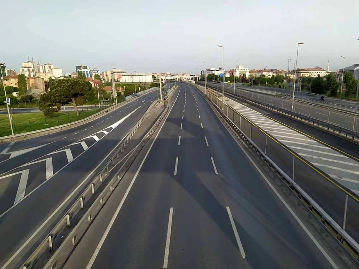 İstanbul\'da D-100 Karayolu ile 15 Temmuz Köprüsü boş kaldı