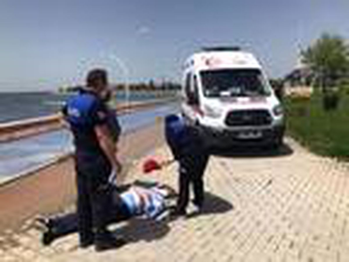 İzinde sokağa çıktı, sıcak nedeniyle bayıldı