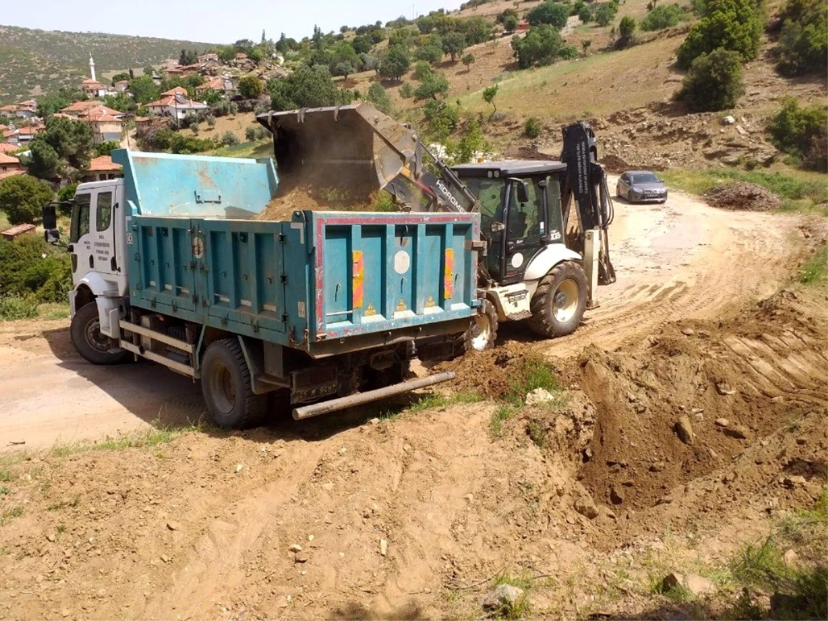 Kış mevsiminde bozulan yollar onarılıyor