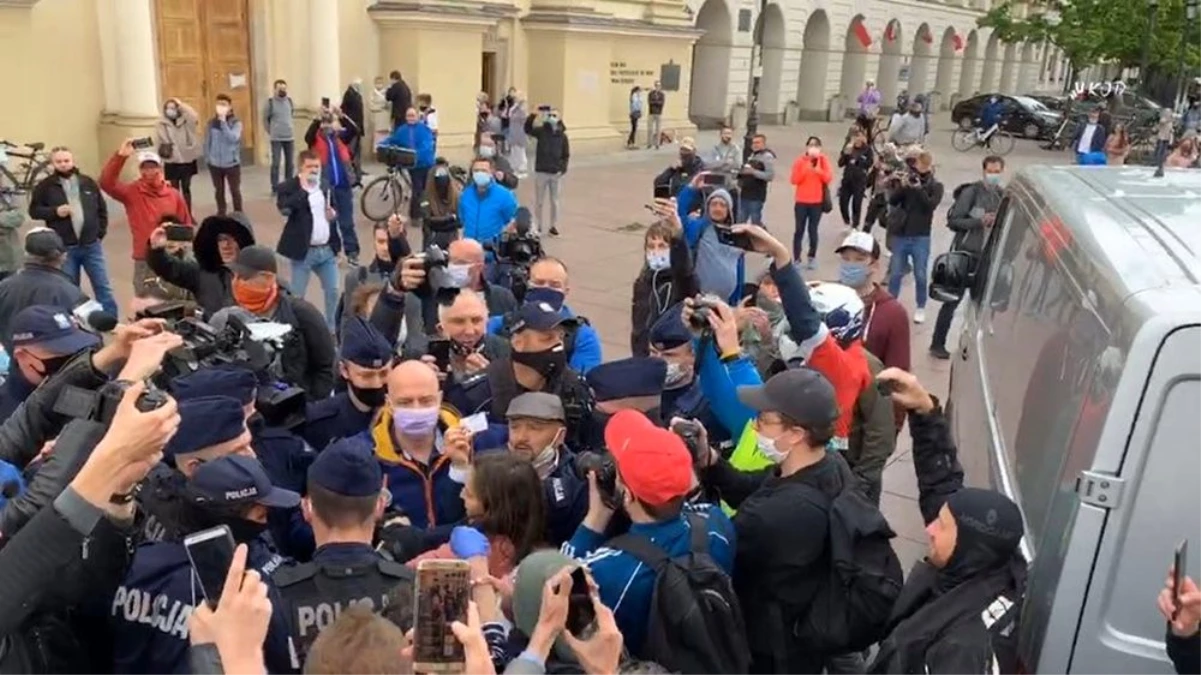 Polonya\'da yasağa rağmen protesto: 380 gözaltı