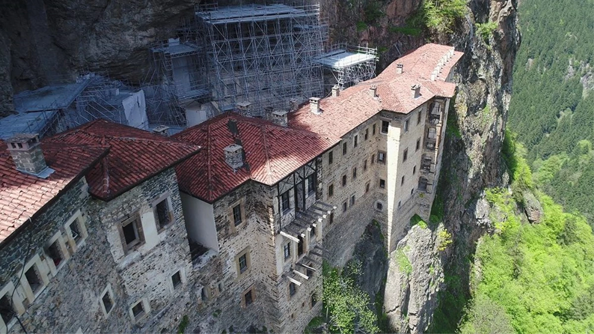 Sümela Manastırı\'ndaki restorasyon çalışmaları havadan ve manastırın içinden görüntülendi