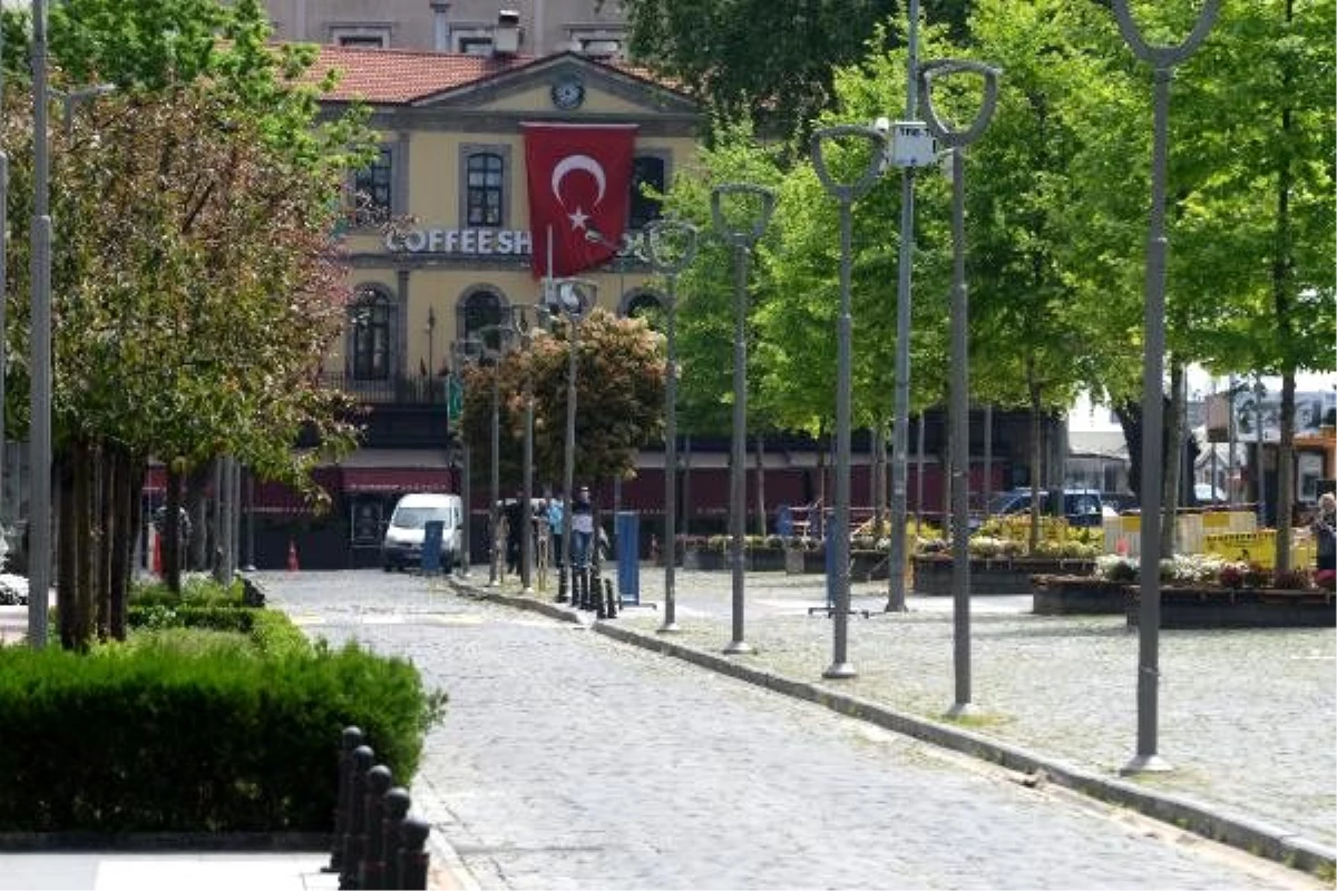 Trabzon\'da caddeler boş kaldı, 65 yaş ve üzerindekiler sahile koştu